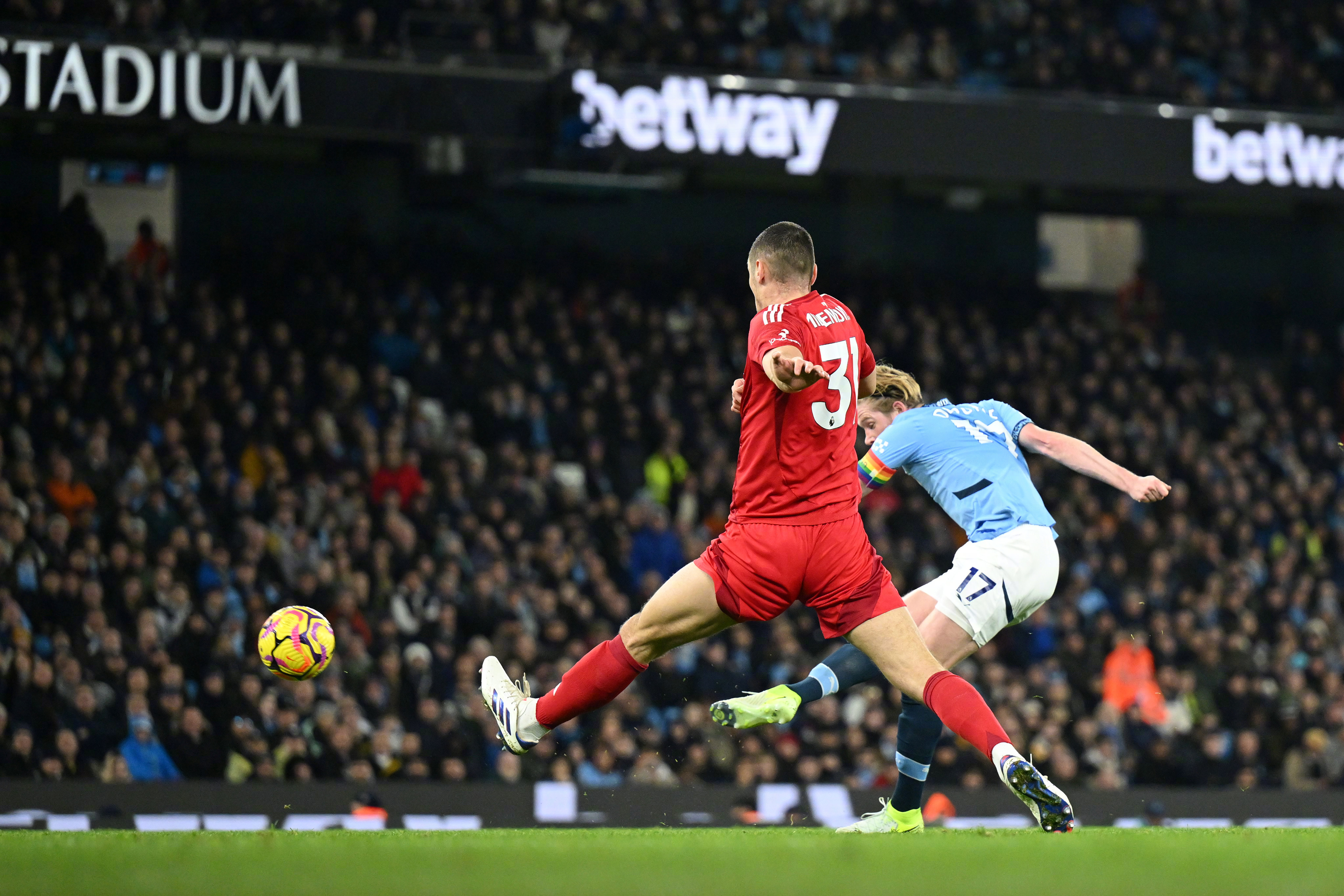 里昂防线松动备战英超德布劳内赛事官方发布惊艳表现新规，连对手都承认：费城76人刷新队史纪录备战NBA常规赛的简单介绍