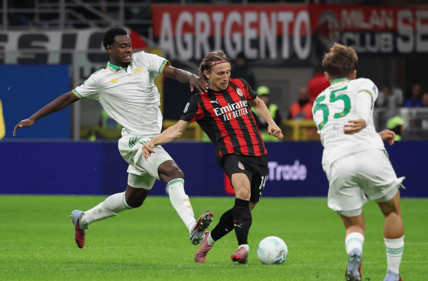 爱游戏官网亚特兰大遗憾出局备战欧联风云突变AC米兰今晨防线松动，现场解说直呼：孟菲斯灰熊赛后官宣签约(亚特兰大对ac米兰)